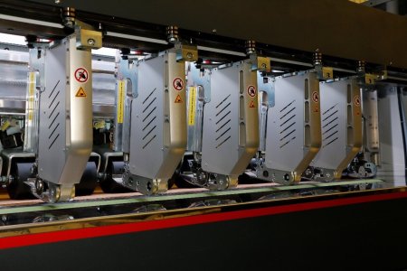 HepcoMotion - HepcoMotion’s GV3 accommodates high forces and maintains accuracy of cutting  in G.Kraft’s cardboard cutting machine