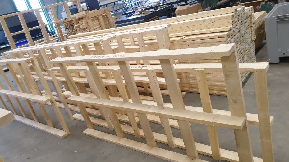 HepcoMotion - Pallet making machine produces pallets 8 minutes quicker