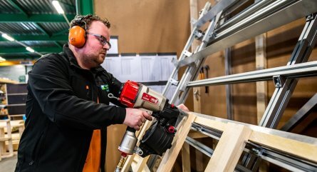 HepcoMotion - Pallet making machine produces pallets 8 minutes quicker